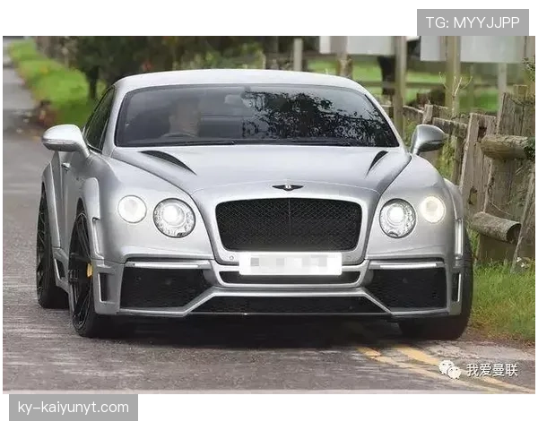 乔恩·琼斯训练完顺手买了辆法拉利，说是为了奖励自己今天没吃甜点