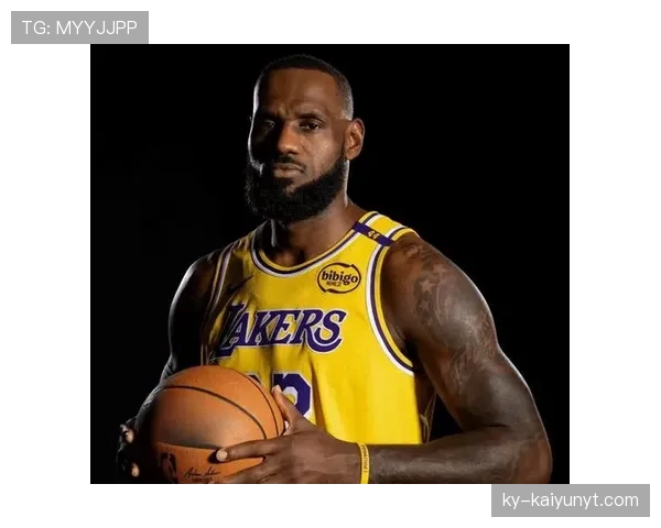 勒布朗·詹姆斯凌晨四点还在喝蛋白粉？这自律谁顶得住啊